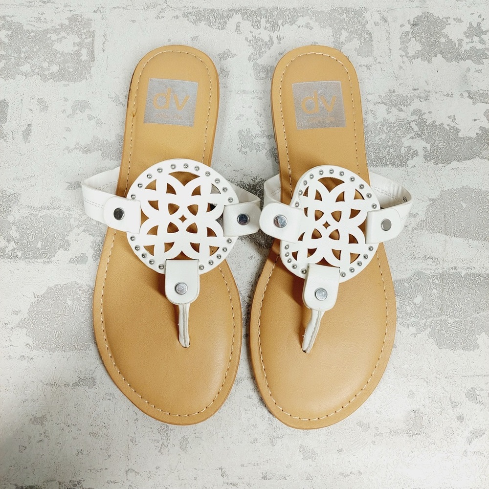 NEW Dolce Vita Gotie White Laser Cut Thong Studded Sandals W832 - Picture 5 of 7